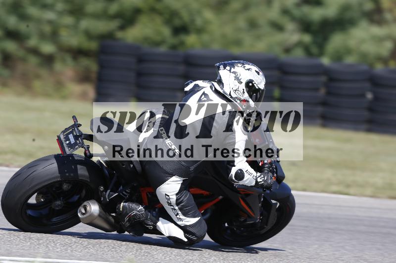 Archiv-2025/49 26.08.2025 Cornu Master School ADR/blau-bleu/unklar